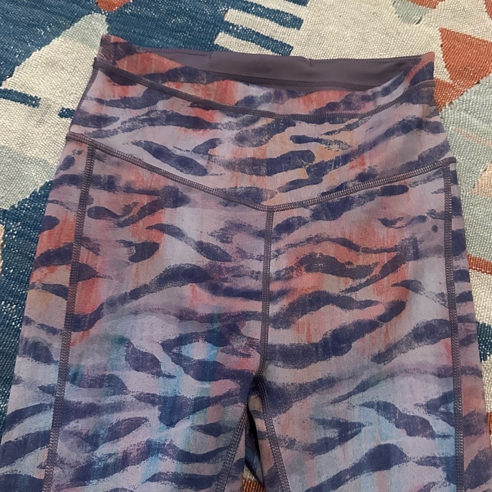 Free People Beat The Heat Zebra Colorful reversible leggings size small - Picture 13 of 13